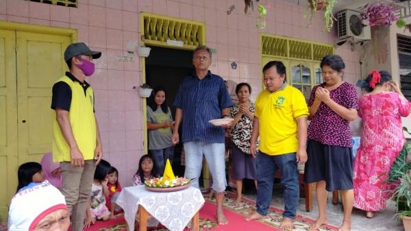 Warga Syukuran Bersama Petugas Dinas PU Medan Usai Banjir Gang Subur Surut